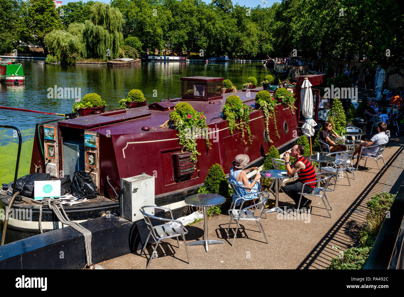 Bateau étroit Cafe à la Petite Venise, Londres, Angleterre Banque D'Images