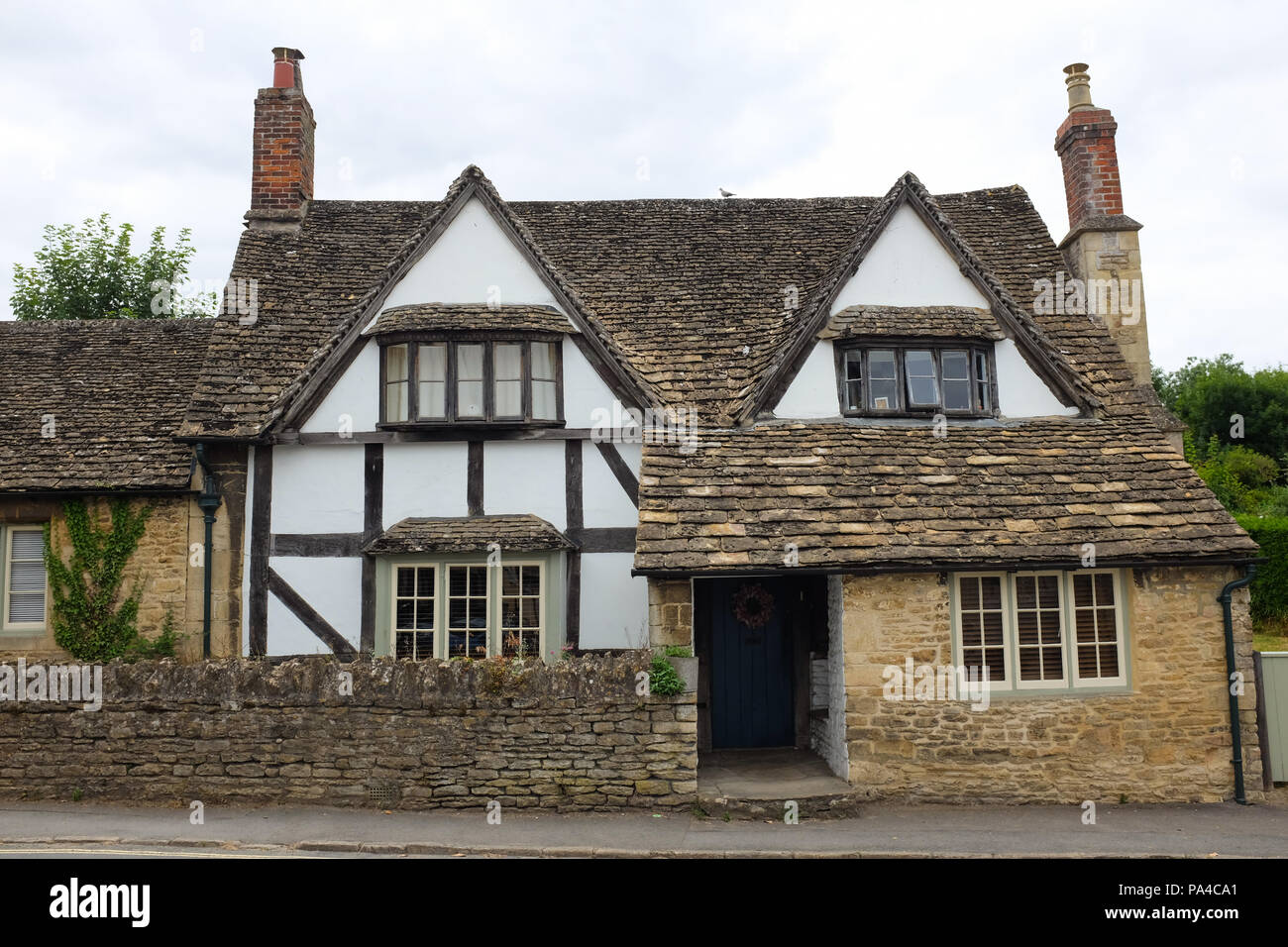 Une vieille maison dans le village de Lacock dans le Wiltshire, Angleterre. Banque D'Images