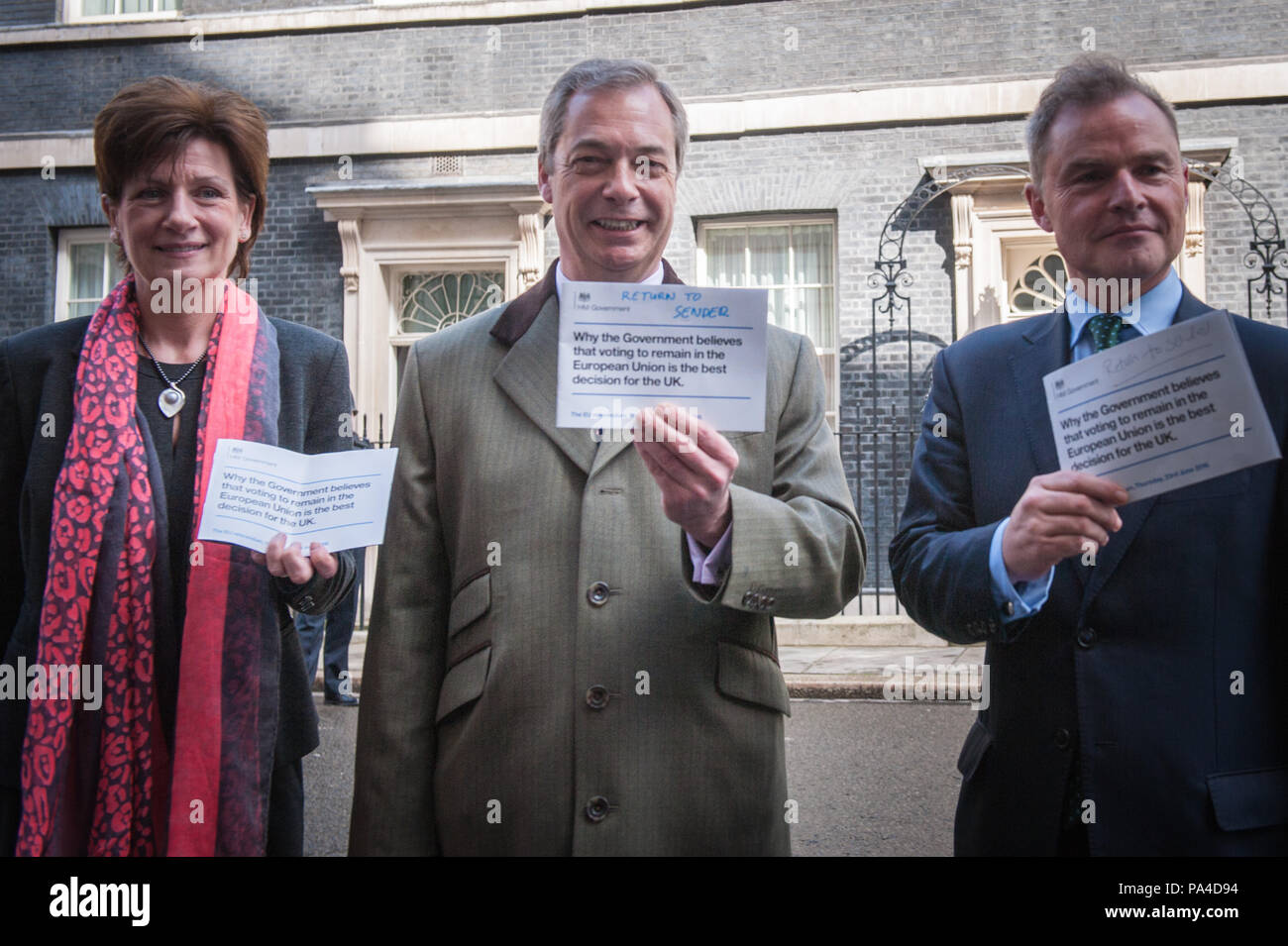 Londres, Royaume-Uni. 15 avril, 2016. Leader de l'UKIP Nigel Farage ainsi que vice-président de l'UKIP et porte-parole des Affaires Accueil Diane James GEM et Peter Whittle Banque D'Images