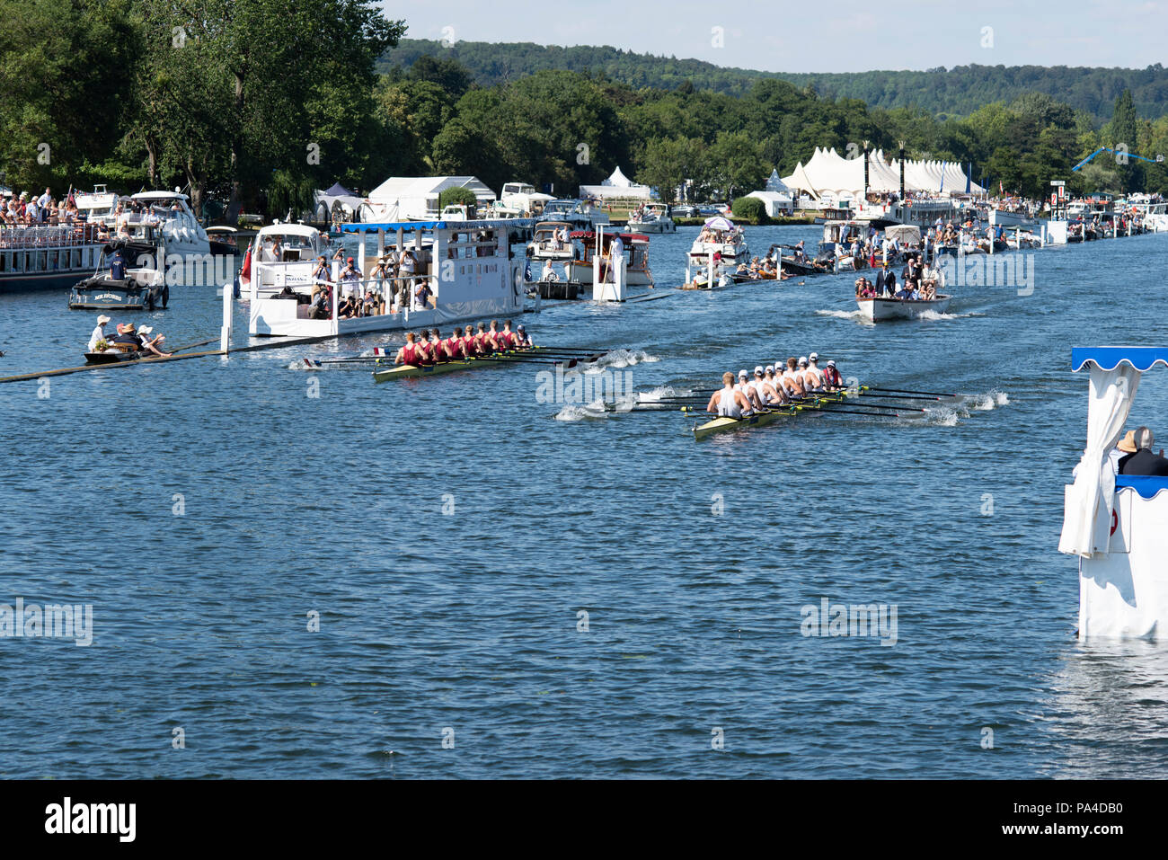 Henley on Thames, Royaume-Uni, 8 juillet 2018, dimanche dernier, 'Temple Challenge Cup', 'juste' de l'Université de Washington , les gagnants, gauche, 'Oxford Brookes University", "cinquième jour", de l'assemblée, 'Henley Regatta' Royal Henley, atteindre, Tamise, vallée de la Tamise, en Angleterre, © Peter SPURRIER, Banque D'Images