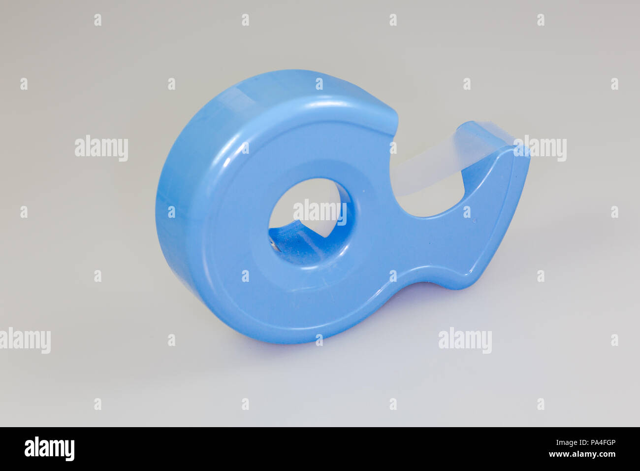 L'utilisation d'un dévidoir de ruban bleu pour le premier jour de classe Banque D'Images