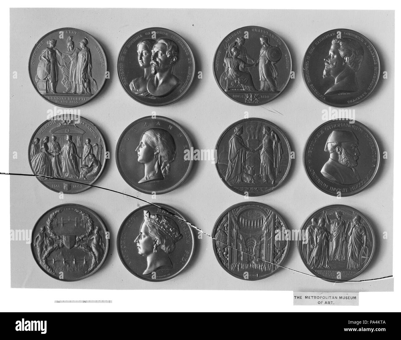 Pour commémorer l'arrivée à Londres de la princesse Alexandra de Danemark au mer Albert Edward, prince de Galles (Edward VII) en mars 1863. Artiste : Joseph Berger : Médaillée Wyon (britannique, 1836-1873) ; D : Alfred Benjamin Wyon (britannique, 1837-1884). Culture : British. Dimensions : Diamètre : 3 in. (76 mm). Date : 1863. Musée : Metropolitan Museum of Art, New York, USA. Banque D'Images