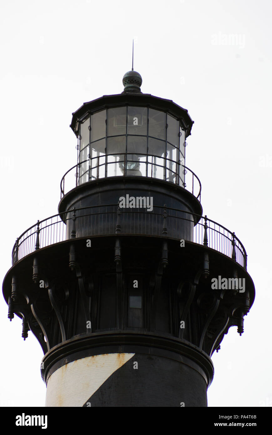 Le sommet du cap Hatteras phare sur les bancs extérieurs met en garde contre des navires pour conserver à l'écart des eaux peu profondes. Banque D'Images