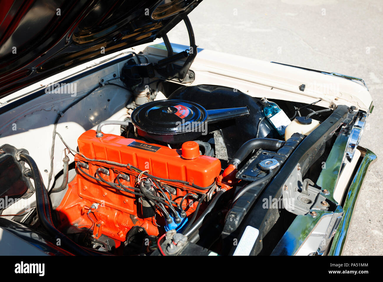 1964 Acadian Beaumont à moteur 6 cylindres en ligne 194 pouces cubes 120 chevaux de puissance Banque D'Images