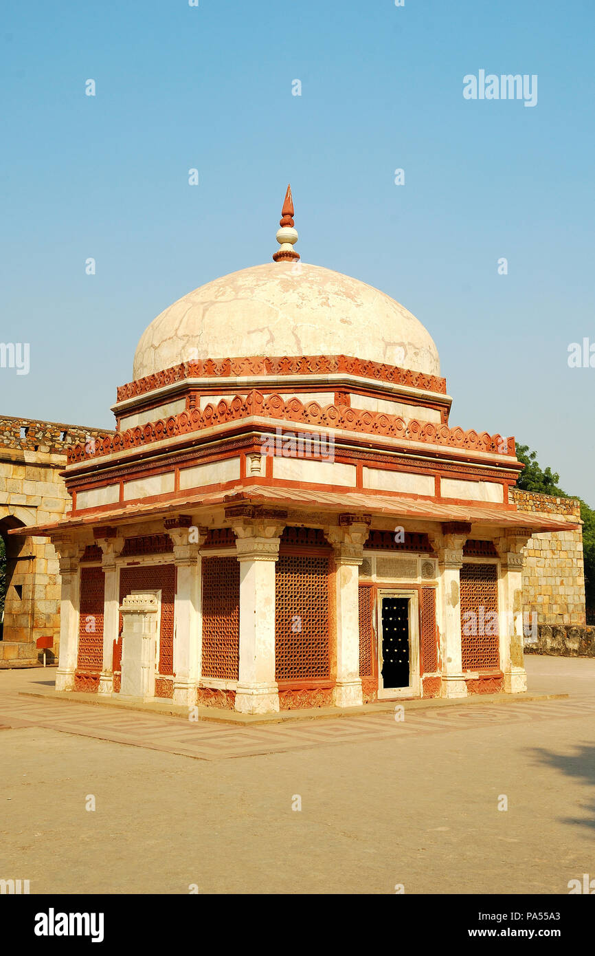 Tombeau de l'Imam Zamin et Alai Darwaza, complexe Qûtb Minâr, Delhi, Inde Banque D'Images