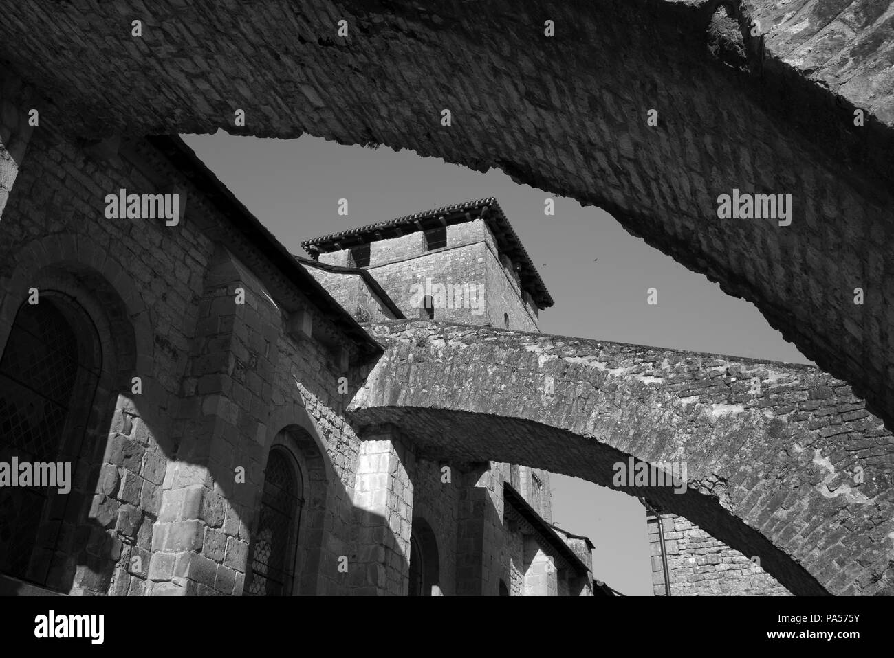 L'église et dans le village médiéval du doyenné de Varen, Tarn et Garonne, Occitanie, France Banque D'Images