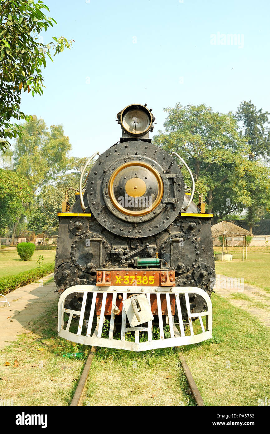 Moteur de fer affichée à National Rail Museum, New Delhi, Inde Banque D'Images