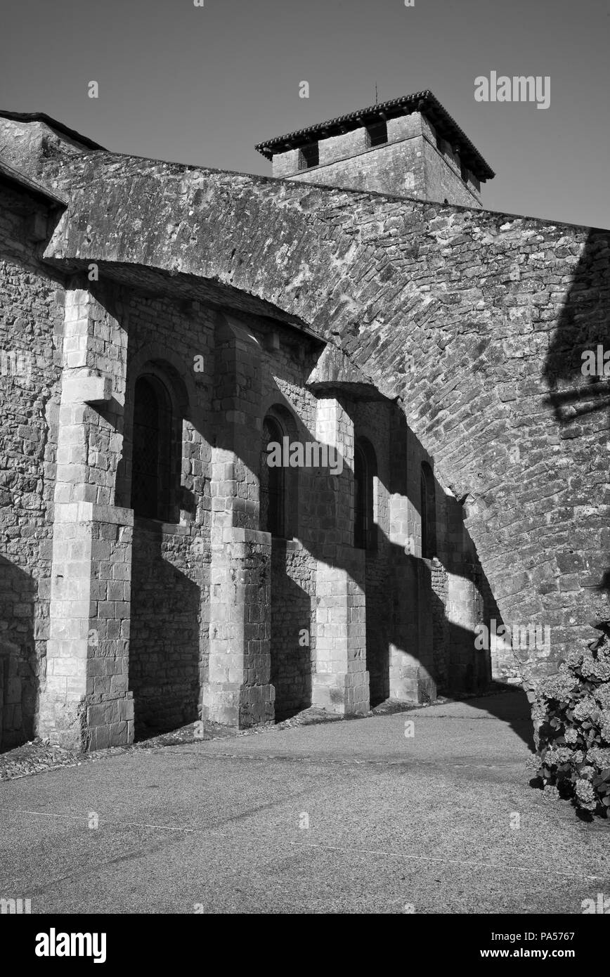 L'église et dans le village médiéval du doyenné de Varen, Tarn et Garonne, Occitanie, France Banque D'Images