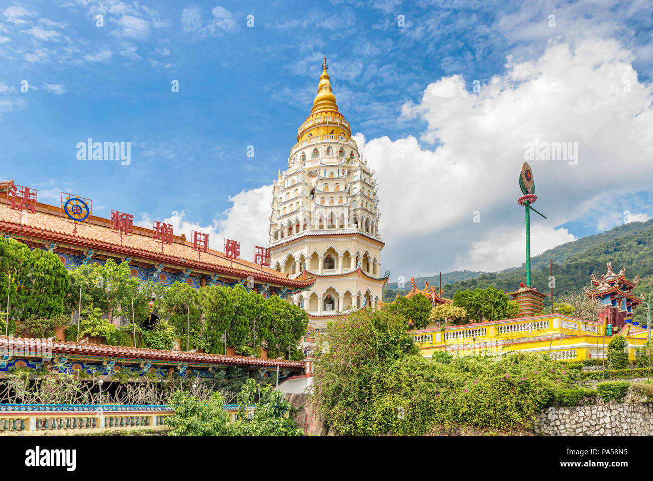 Pagode des 10 000 Bouddhas à Kek Lok Si temple bouddhiste à Penang. Il est dit être le plus grand temple bouddhiste en Malaisie. Banque D'Images