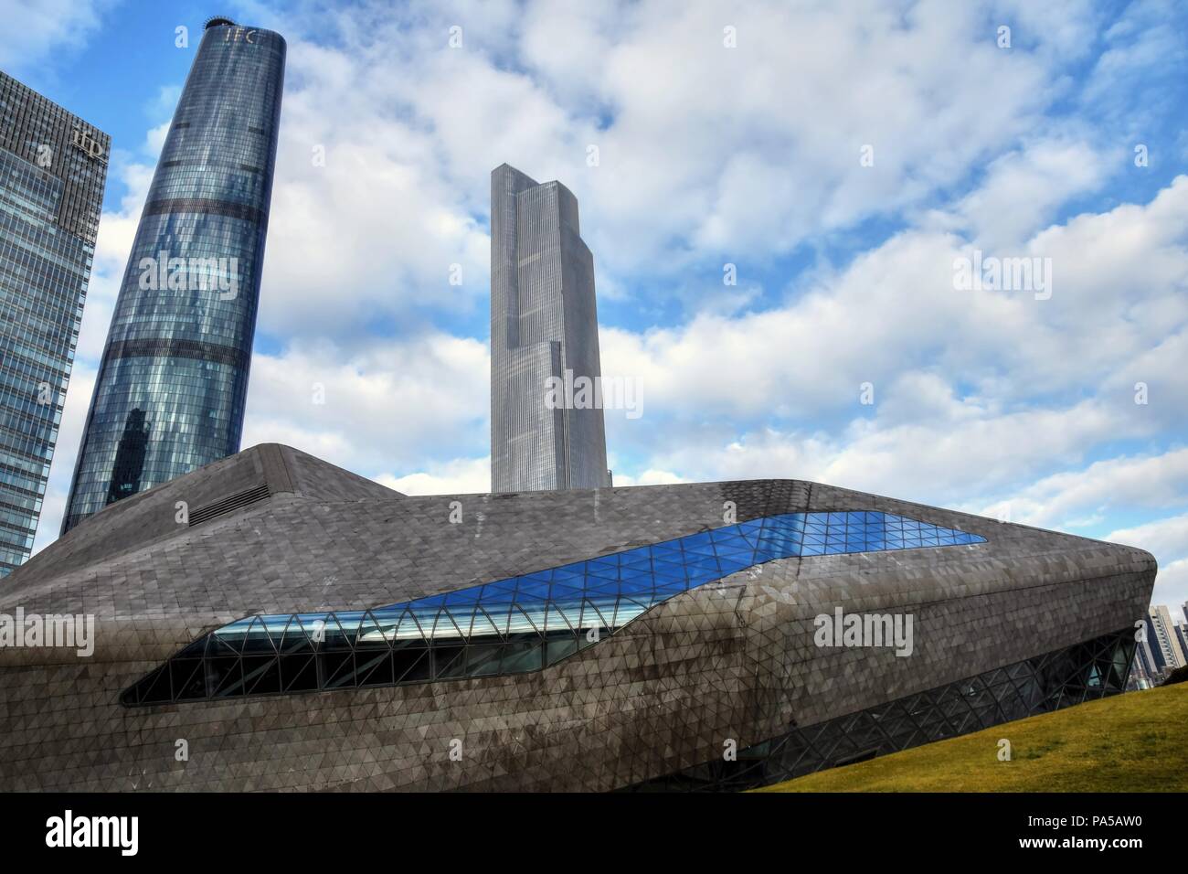 CANTON, CHINE - vers janvier 2017 : opéra de Canton en Canton est un opéra chinois conçu par l'architecte irakienne Zaha Hadid, ouvert en 2010. Banque D'Images