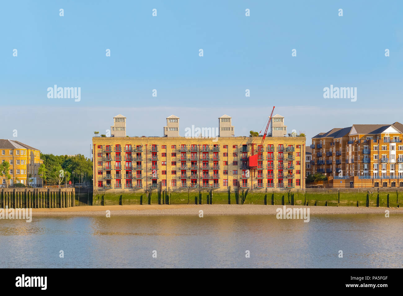 Appartement au bord de la conversion d'un ancien entrepôt victorien à Londres Banque D'Images