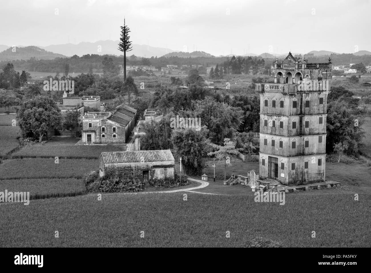 L'Kaiping Diaolou (tours de guet) dans la province de Guangdong en Chine sont enrichis des tours à plusieurs étages servi principalement que la protection contre les bandits. Banque D'Images