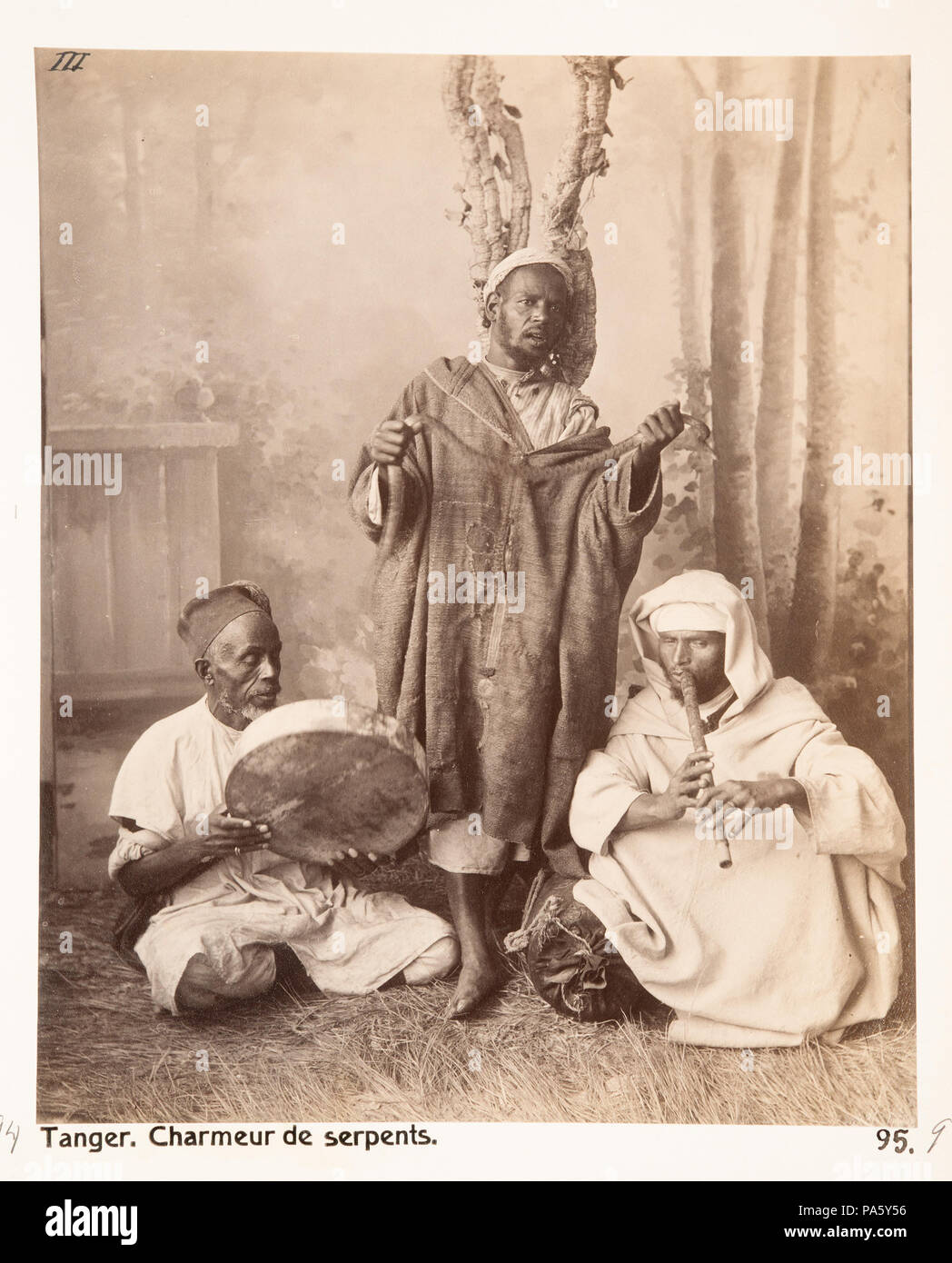 Inv.Nr:LXVI:K.N.95. 92 Fotografi de Tanger, ormtjusare Marocko på, 1800-tal - Hallwylska museet - 107258 Banque D'Images