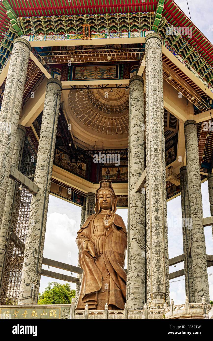 Penang, Malaisie - Dec 9, 2017 : La statue de Guanyin ou déesse de la Miséricorde au temple bouddhiste Kek Lok Si à Penang. C'est le plus grand temple bouddhiste je Banque D'Images