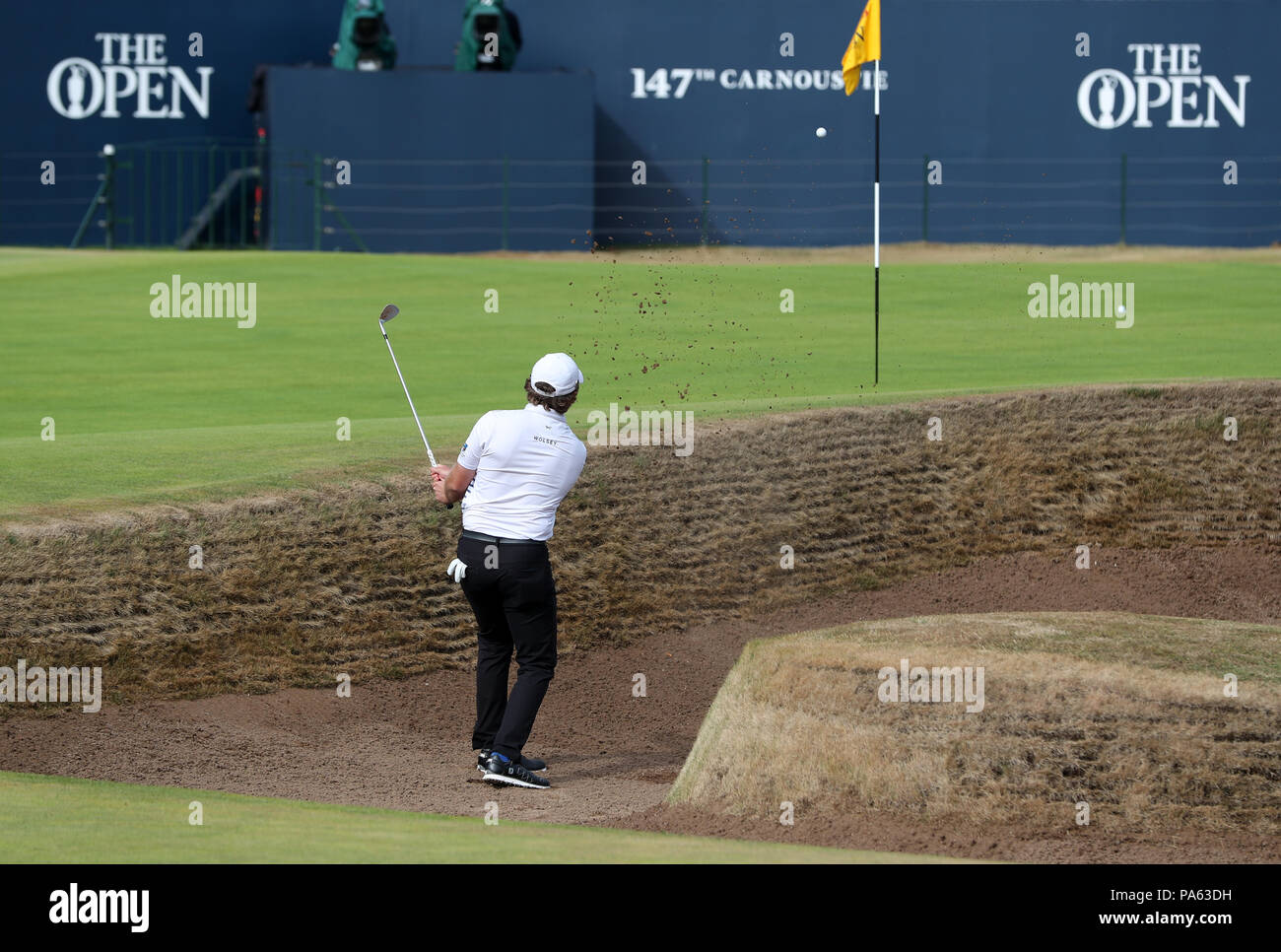 England's Eddie Pepperell plaquettes sur la 18e journée en deux de l'Open Championship 2018 à Carnoustie Golf Links, Angus. Banque D'Images