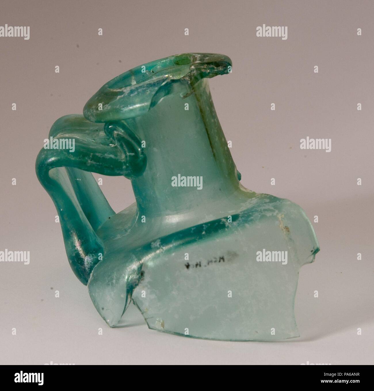 Fragment d'une ampoule en verre romain, 1er siècle avant J.-C., dans la Villa romaine de Torre Llauder ou pouvez Llauder, Mataró, Barcelone, Catalogne, Espagne. Musée : Musée de Mataró, Mataró, Barcelone, Catalogne, Espagne. Banque D'Images