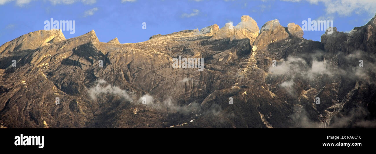 Vue panoramique du sommet du mont Kinibalu et Sabah Bornéo Malaisie Russie pics Banque D'Images