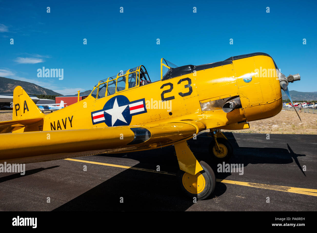 North American Aviation T-6 Texan ; SNJ-5 ; Harriett Alexander Field ; air show, Salida, Colorado, USA Banque D'Images