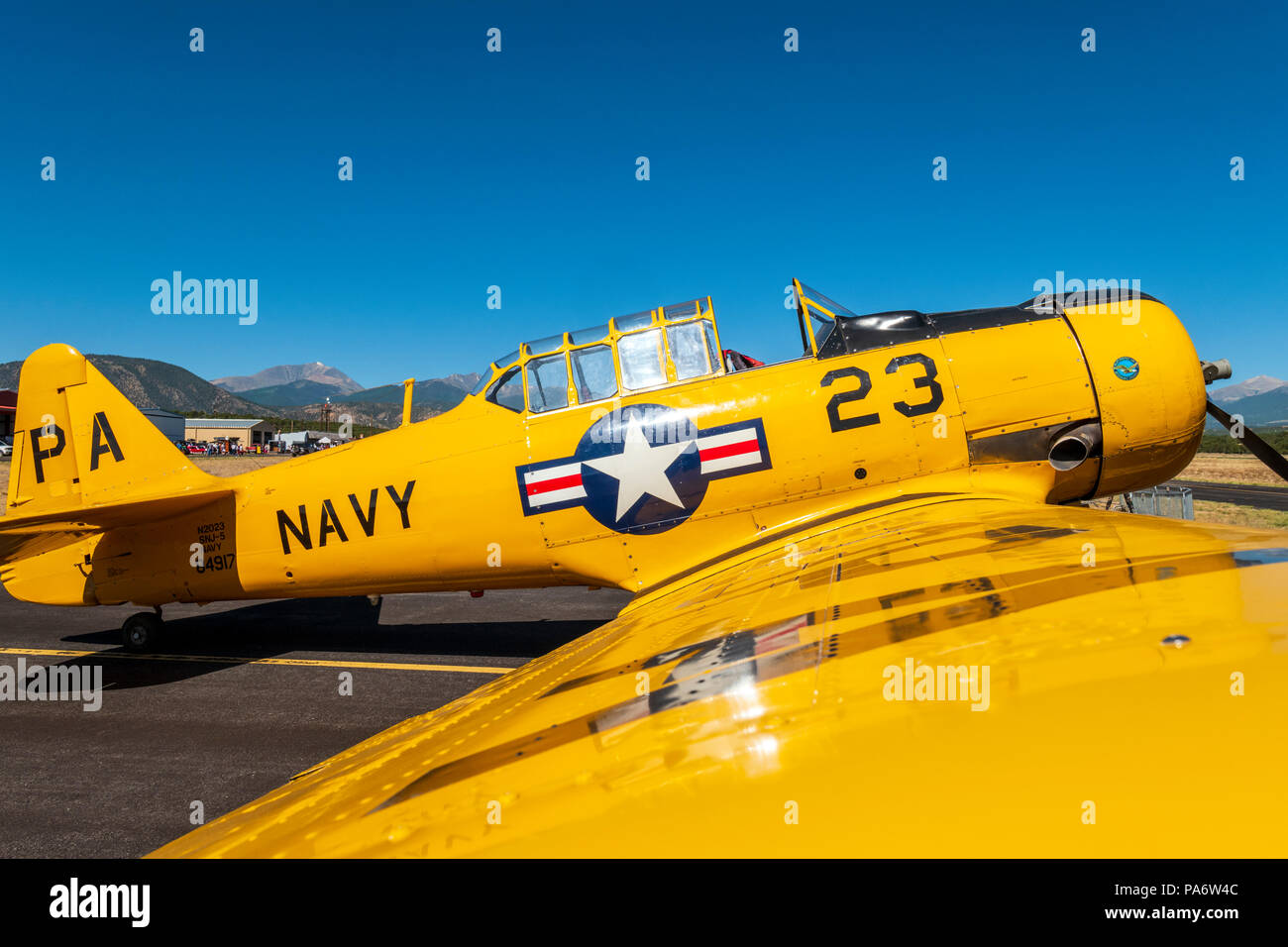 North American Aviation T-6 Texan ; SNJ-5 ; Harriett Alexander Field ; air show, Salida, Colorado, USA Banque D'Images