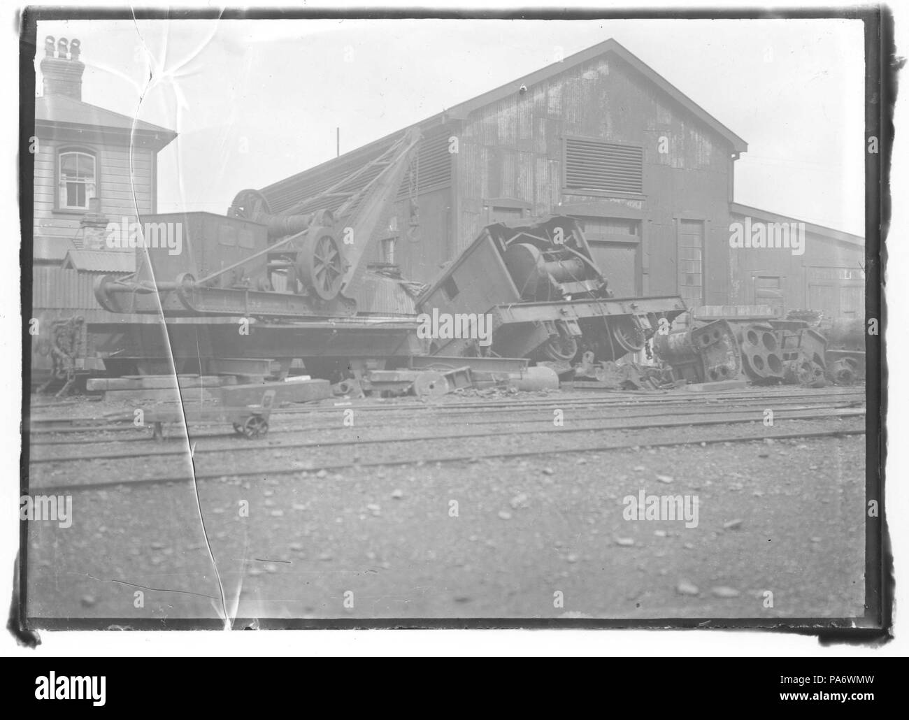 18 Un accident d'une grue à vapeur sur un wagon, avec plusieurs wagons ont déraillé, en 1924. 288501 ATLIB Banque D'Images