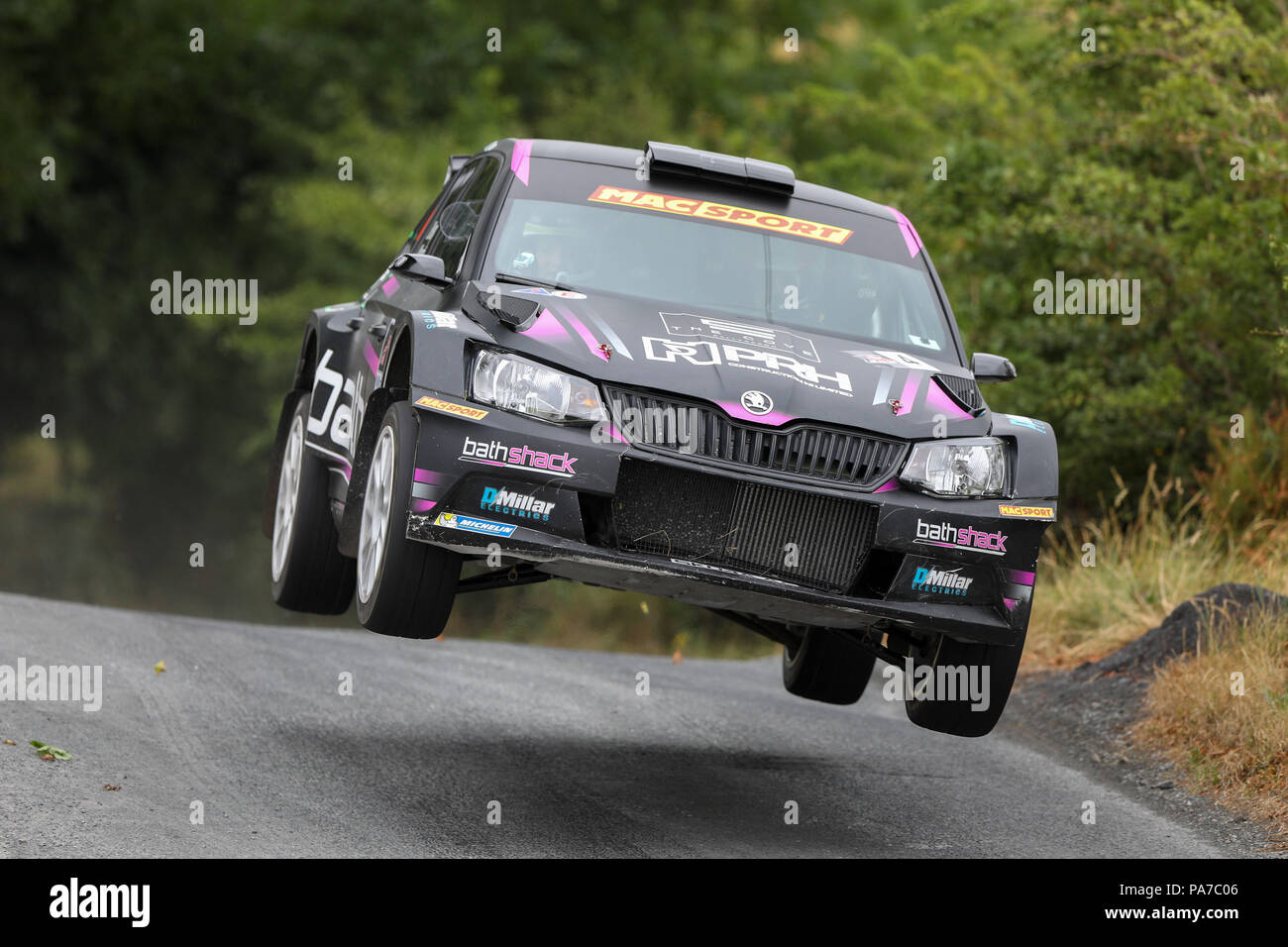 Lisburn, Irlande du Nord. 21 juillet 2018, Centre d'exposition, Lisburn Eikon, l'Irlande du Nord ; Motorsports, le chariot élévateur Carryduff Rallye ; Henry Desi et Liam Moynihan (Skoda Fabia R5) Terminer en 2ème place, 20 secondes derrière gagnants Jonathan Greer et Kirsty Riddick (Ford Fiesta) Credit : Action Plus Sport Images/Alamy Live News Banque D'Images