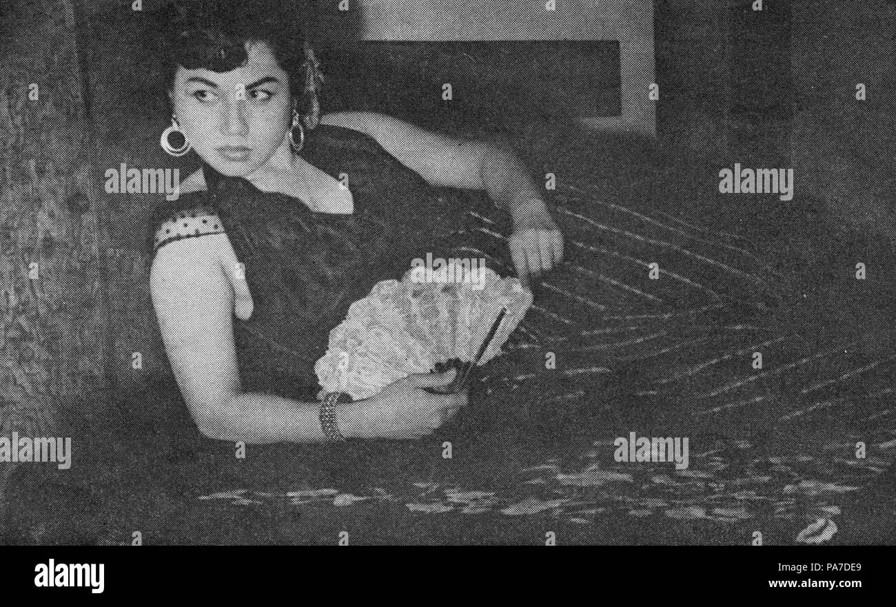 62 films, Dhalia Varia 1.11 (Novembre 1954), p12 Banque D'Images