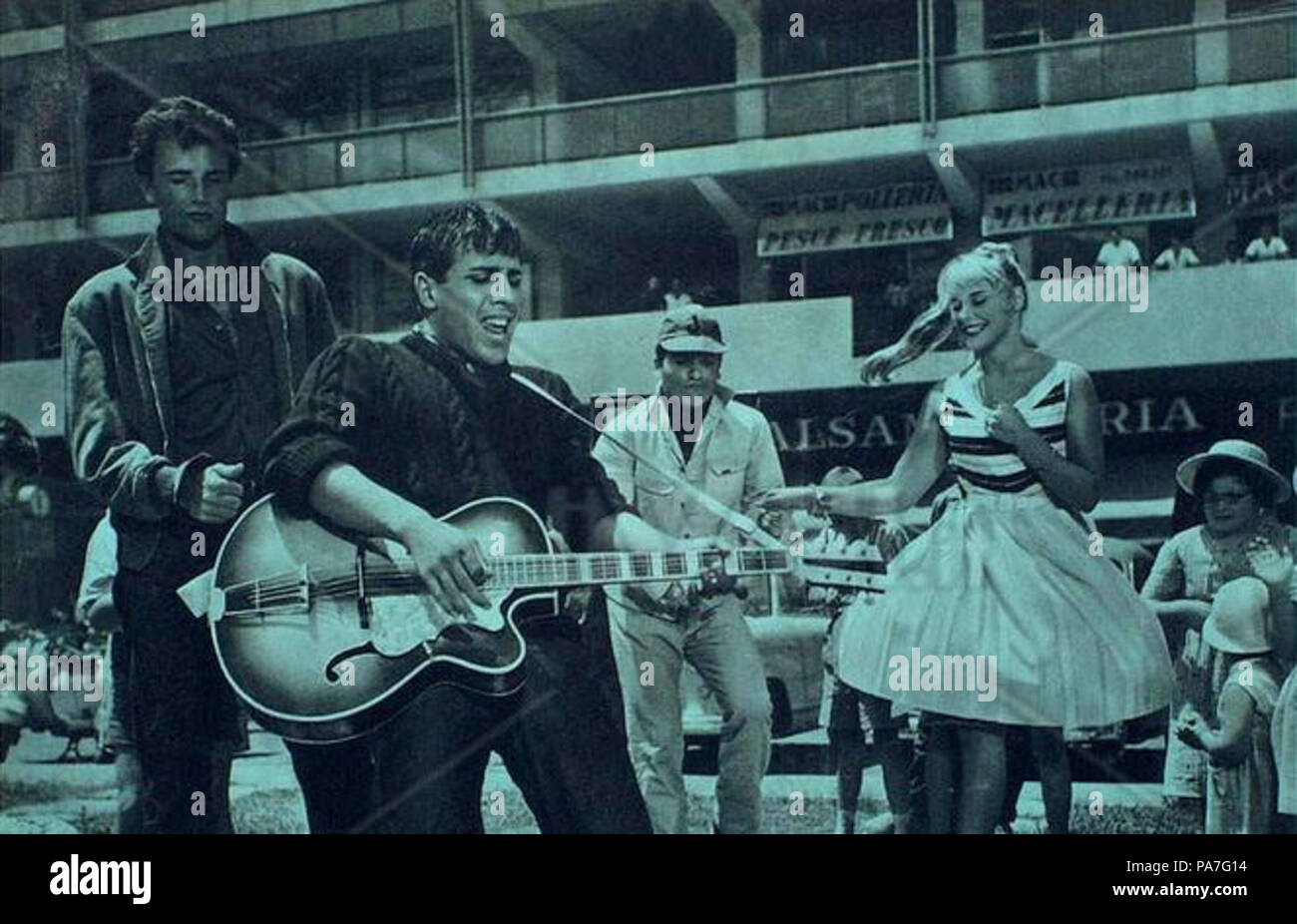 212 Ragazzi del juke box elke sommer lucio fulci 010 jpg skpb-800x567 Banque D'Images