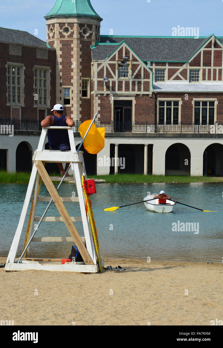 La plage du lagon intérieur et historique d'un hangar à bateaux à Chicago, côté ouest Humboldt Park. Banque D'Images