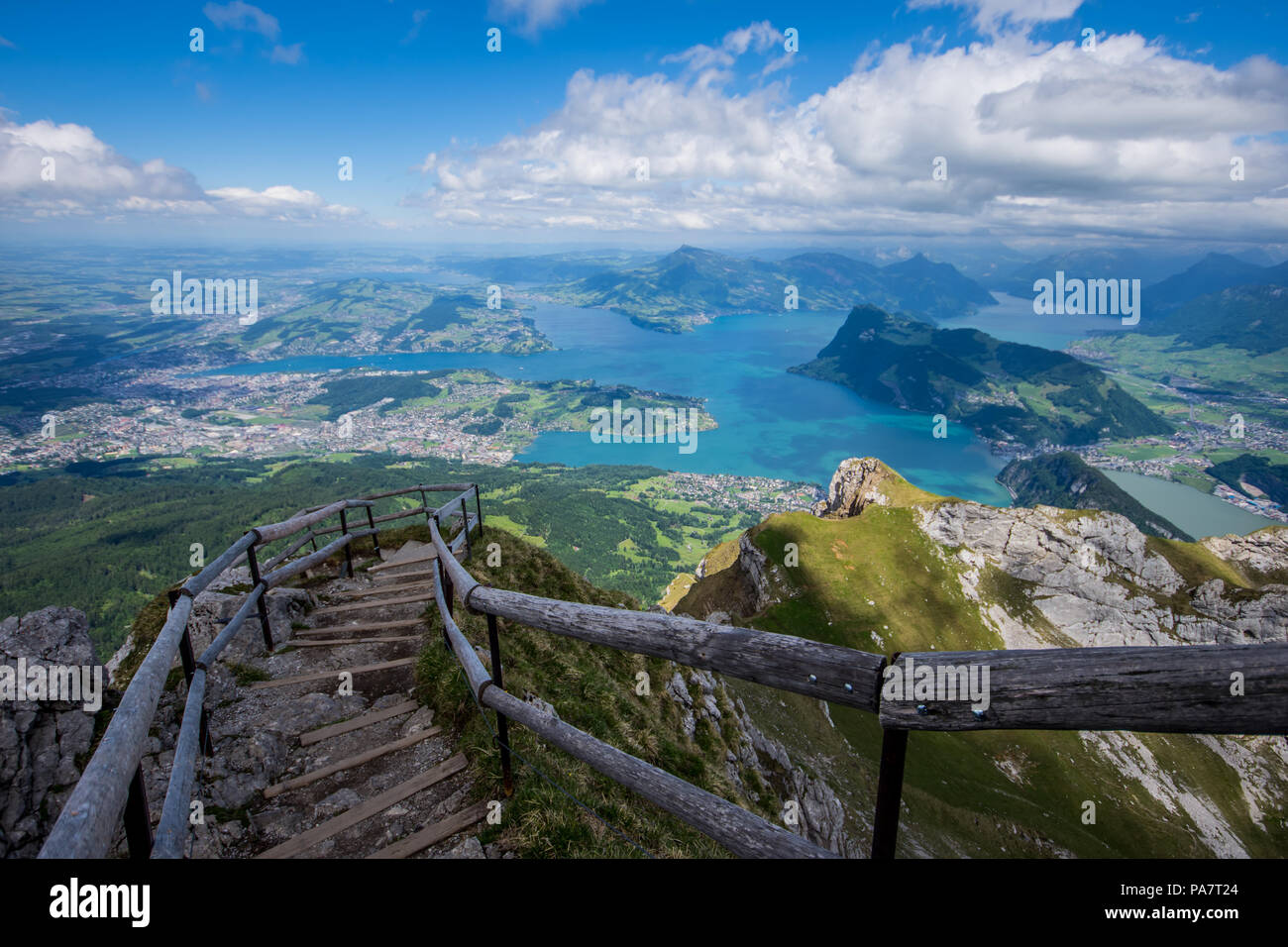 Le lac de Lucerne à partir du sentier de randonnée Pilatus Banque D'Images