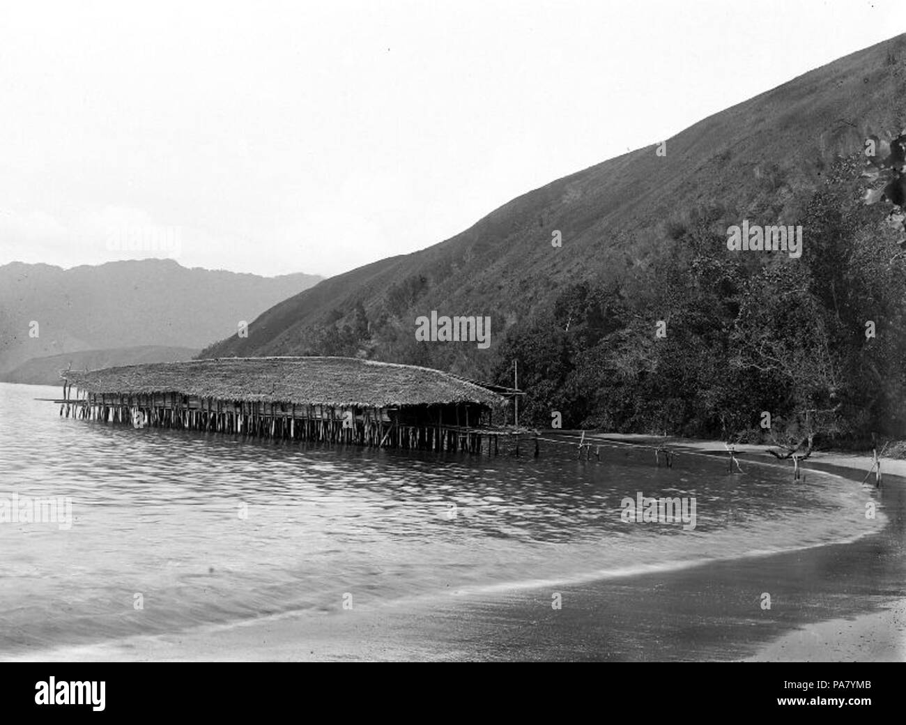 30 vue sur la baie y compris pile chambre à Siari - Collectie stichting Nationaal Museum van Wereldculturen - TM-10010301 Banque D'Images