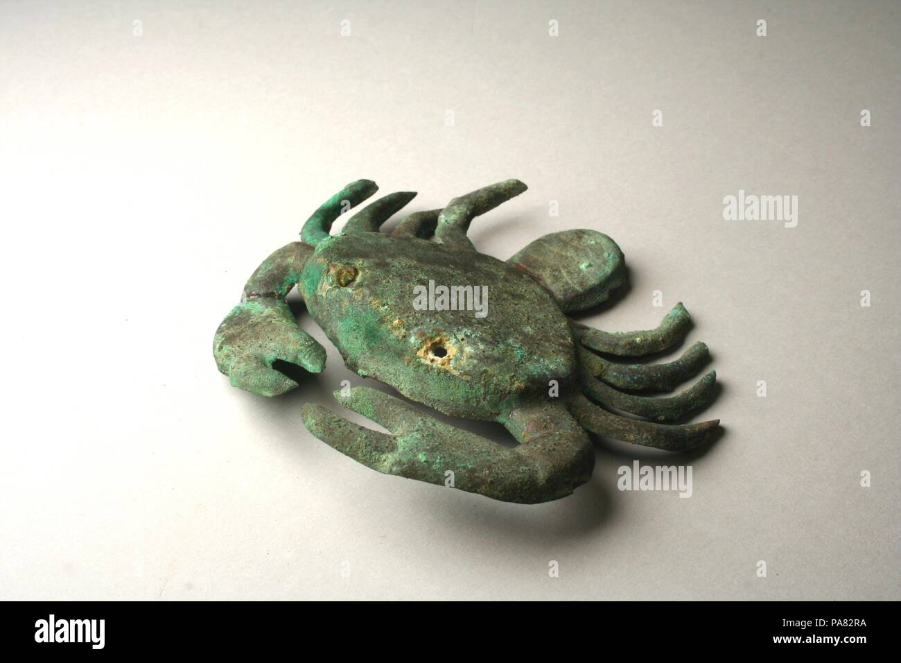 Le crabe. Culture : Loma Negra (Moche). Dimensions : Longueur 3-13/16 in. (9,7 cm). Date : 390-450. Musée : Metropolitan Museum of Art, New York, USA. Banque D'Images