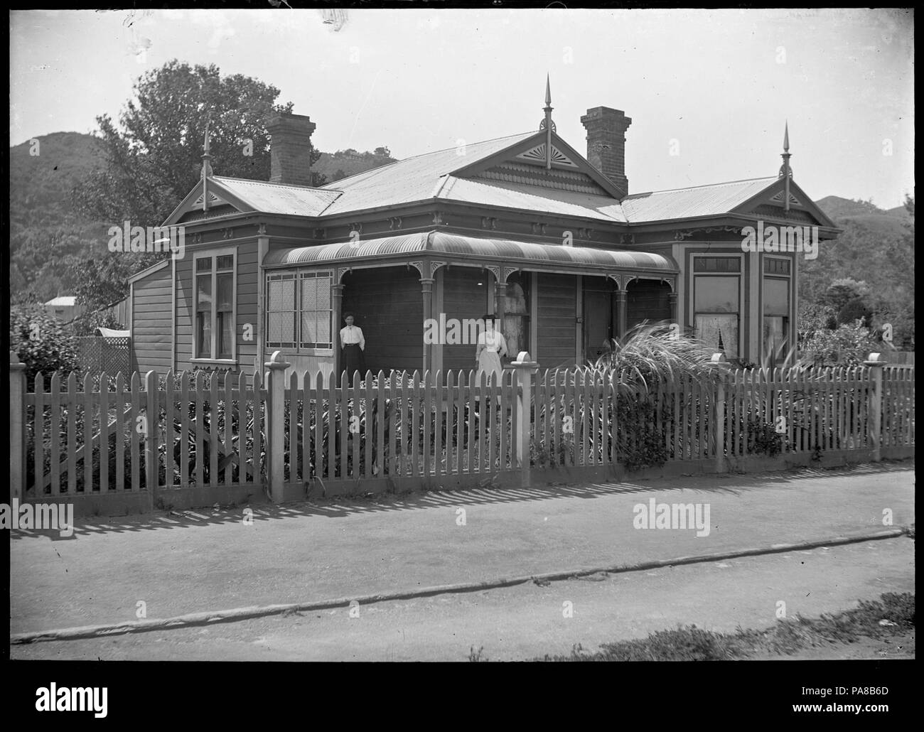 43 bungalow avec terrasse et paling clôture. 286208 ATLIB Banque D'Images