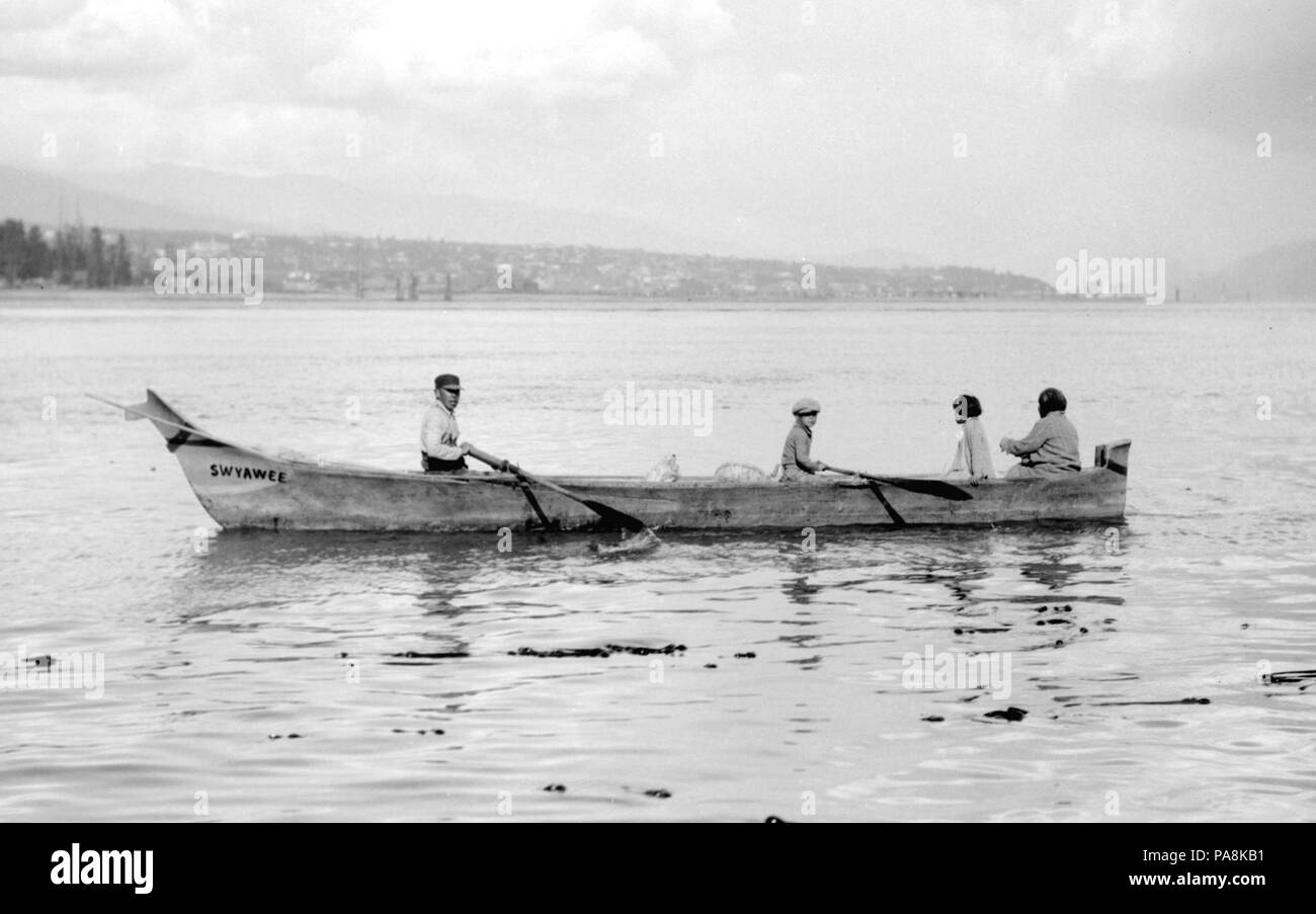 124 Pirogue indienne de Burrard Inlet Banque D'Images