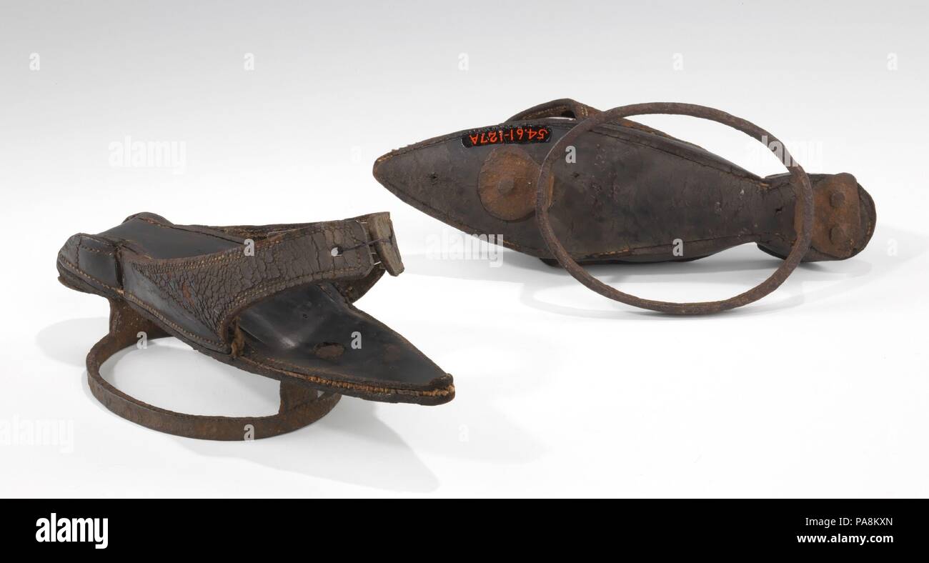 Pattens. Culture : l'européen. Date : le 18e siècle. Chaussures pour femmes  à la mode du 18e siècle ont été fréquemment faite avec une limite  supérieure de soierie ou brocade sur une