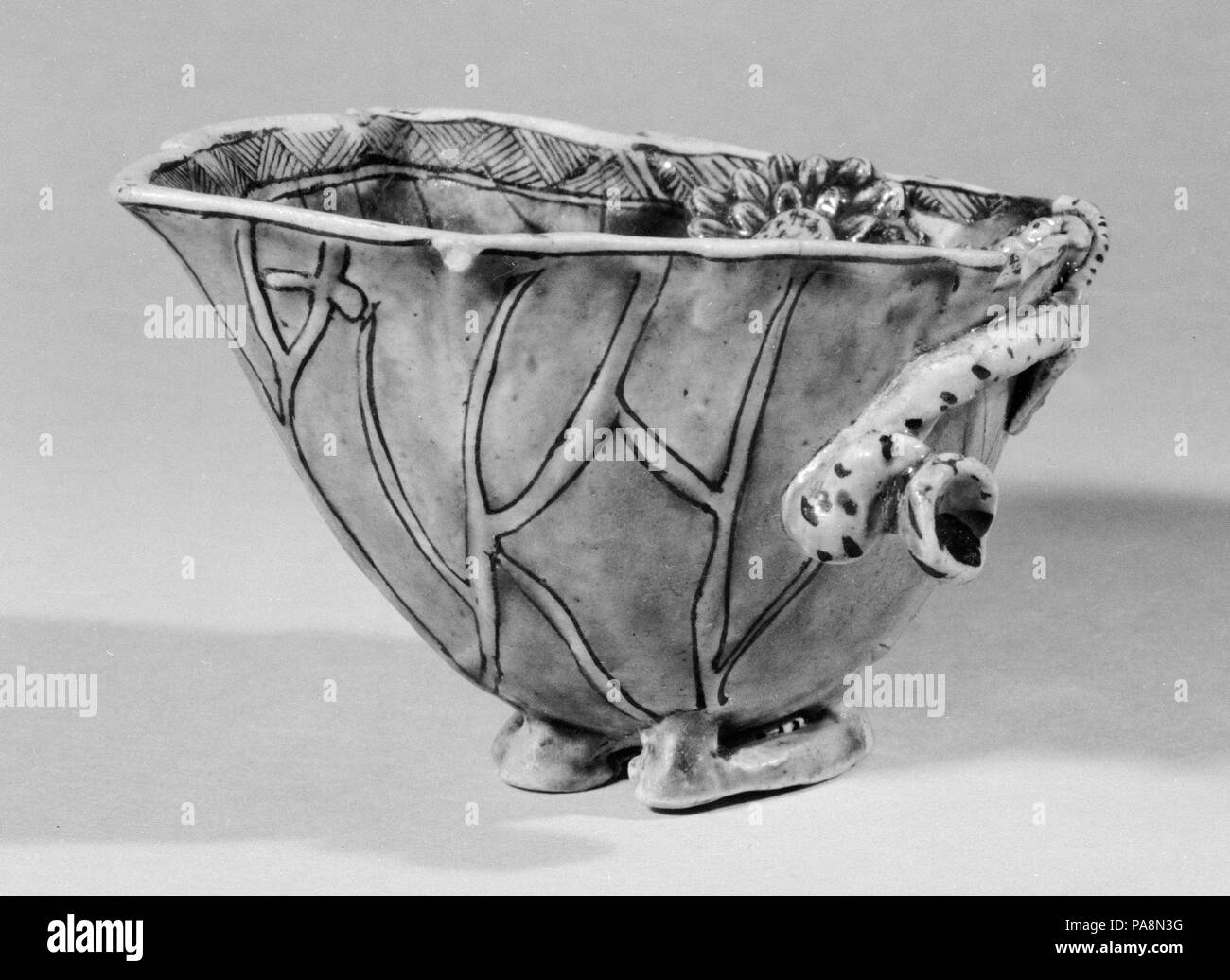 Coupe de mariage. Culture : la Chine. Dimensions : H. 2 5/16 in. (5,9 cm) ; L. 4 1/16 in. (10,3 cm). Date : début du 17e siècle. Musée : Metropolitan Museum of Art, New York, USA. Banque D'Images