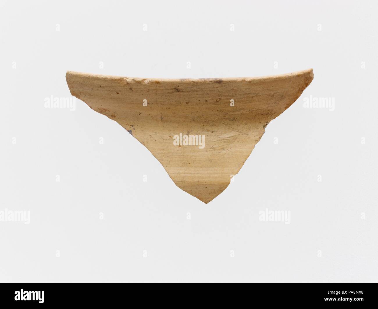 Fragment de rim en terre cuite. Culture : Helladic. Dimensions : d'autres : 3 1/16 po. (7.8Cm). Date : ca. 2000-1600 av. J.-C.. Minyan jaune ware. Musée : Metropolitan Museum of Art, New York, USA. Banque D'Images