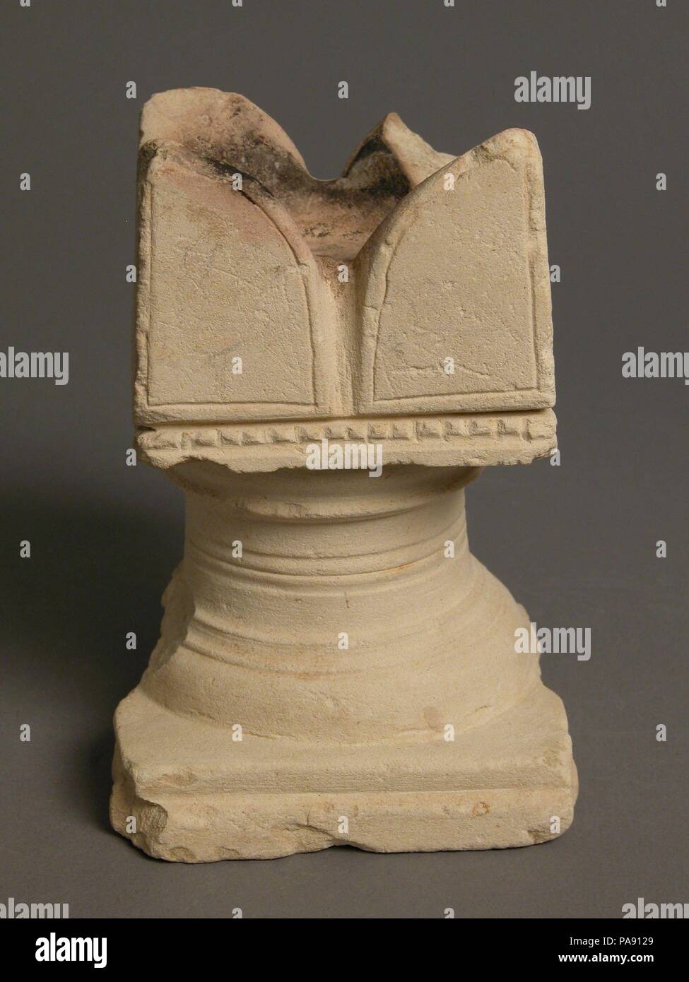 Brûleur d'encens. Culture : le copte. Dimensions : hors tout : 5 13/16 x 3 15/16 x 4 5/16 in. (14.8 x 10 x 10.9 cm). Date : 4ème-7ème siècle. Musée : Metropolitan Museum of Art, New York, USA. Banque D'Images