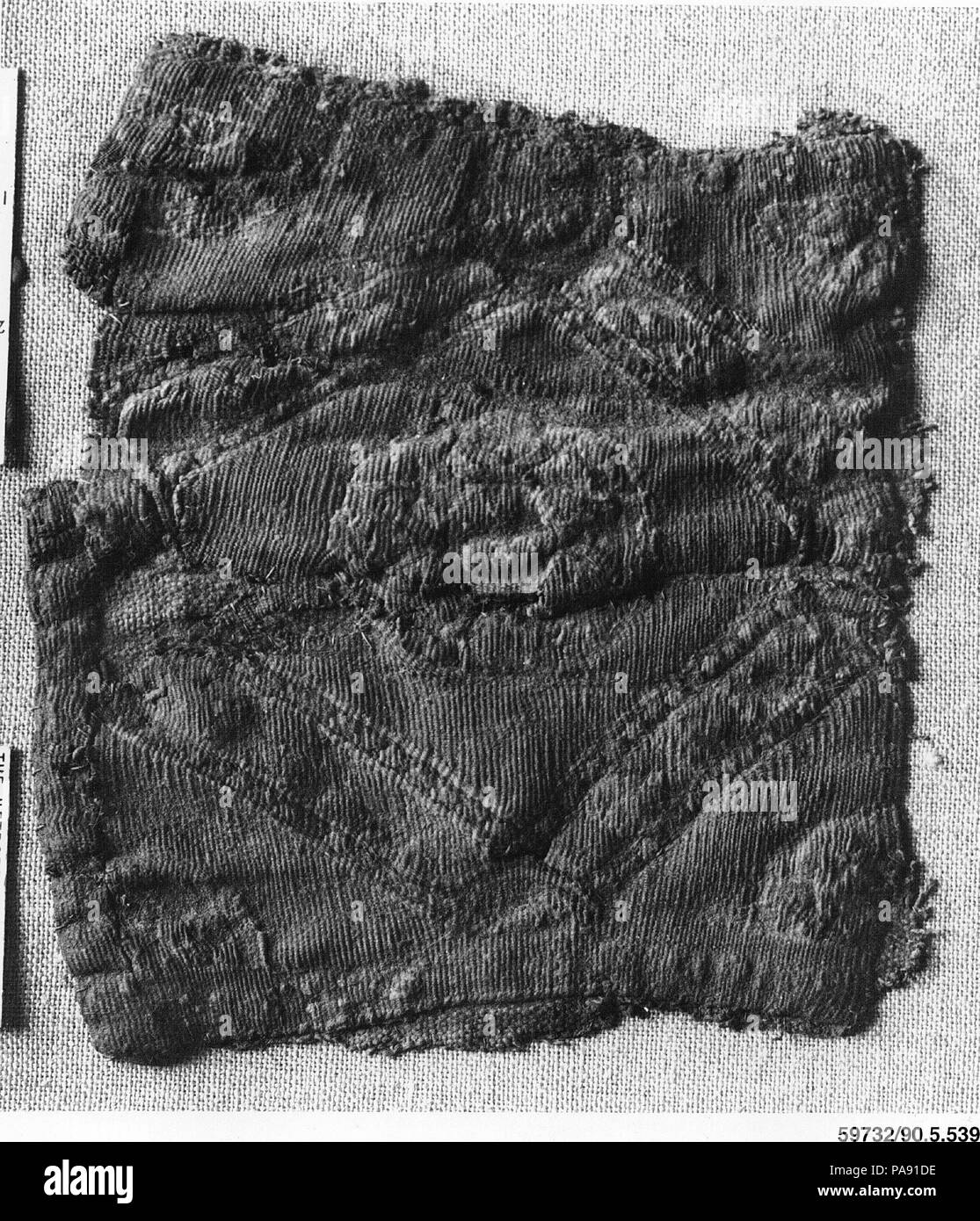Fragment. Dimensions : 7 11/16 in. high 6 1/2 po. de large (19,5 cm de haut 16,5 cm de large). Date : 7ème-8ème siècle. Musée : Metropolitan Museum of Art, New York, USA. Banque D'Images Fragment. Dimensions : 7 11/16 in. high 6 1/2 po. de large (19,5 cm de haut 16,5 cm de large). Date : 7ème-8ème siècle. Musée : Metropolitan Museum of Art, New York, USA. Banque D'Images