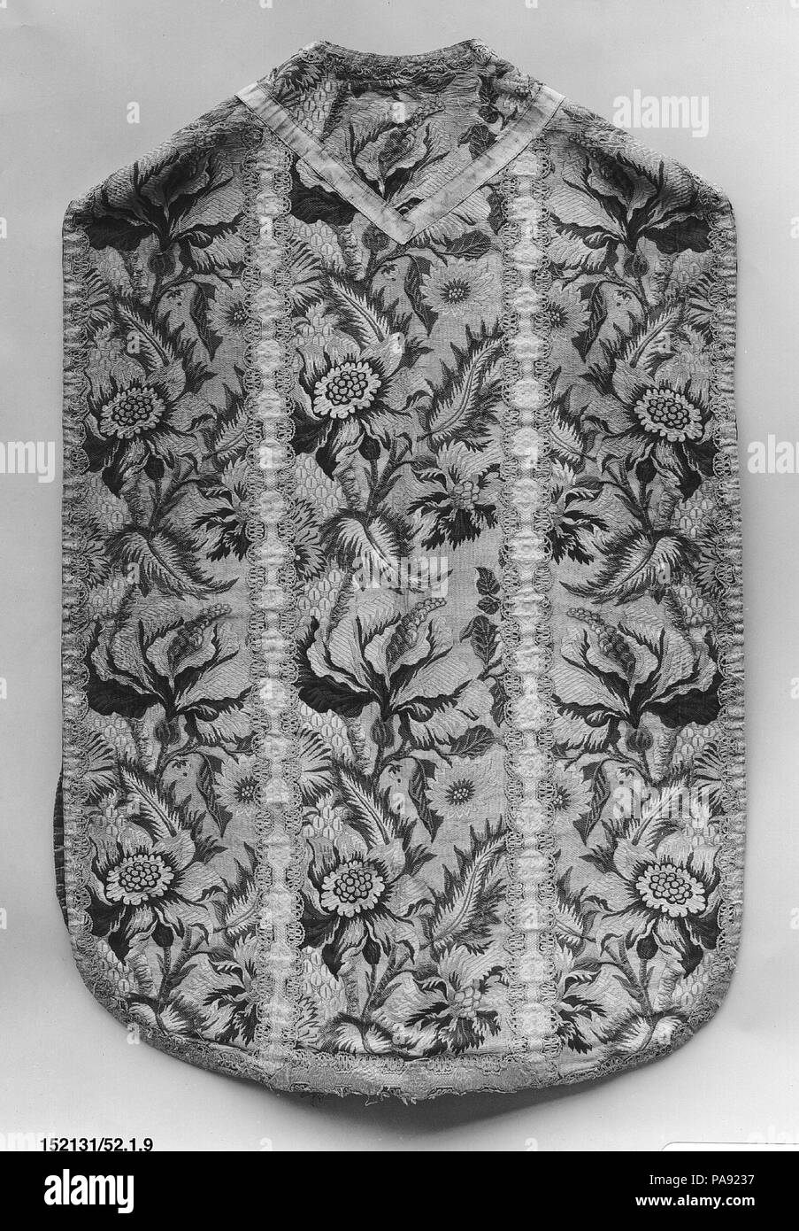 Chasuble. Culture : l'italien. Dimensions : L. 29 1/2 x 27 pouces (W. 74,9 x 68,6 cm). Date : ca. 1730. Musée : Metropolitan Museum of Art, New York, USA. Banque D'Images