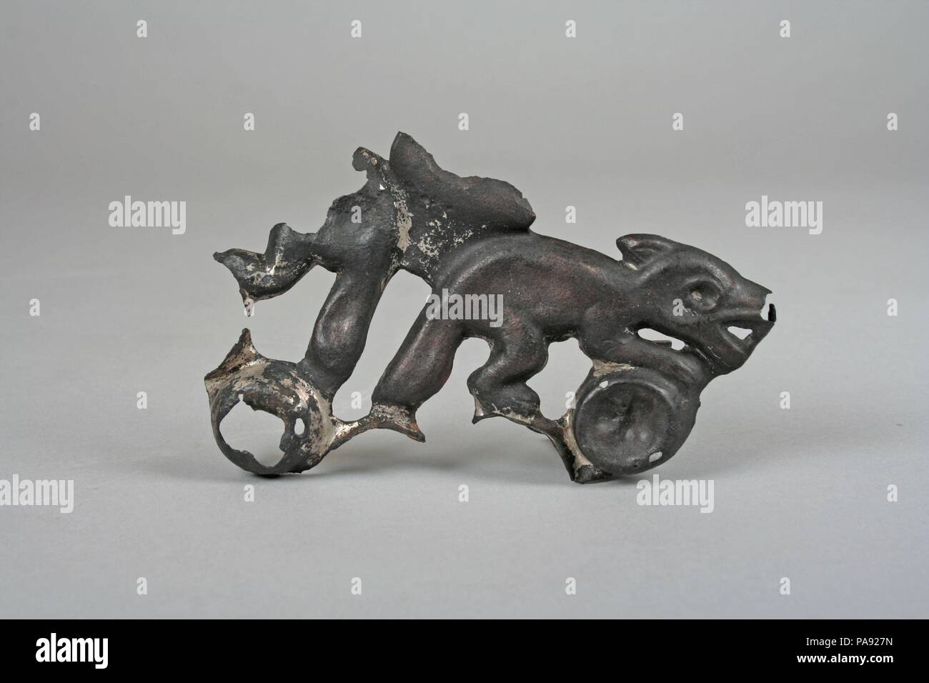 Fragment de la ceinture de cuivre. Culture : moche. Dimensions : H x L : 3 x 4 1/8 in. (7,6 x 10,5 cm). Date : 1er-5e siècle. Musée : Metropolitan Museum of Art, New York, USA. Banque D'Images