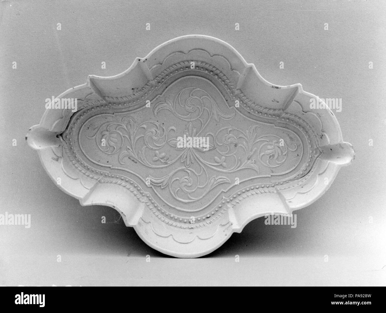 Plat à la cuillère. Culture : British (marché américain). Dimensions : 6 3/8 x 4 1/4 in. (16,2 x 10,8 cm). Date : 1740-60. Musée : Metropolitan Museum of Art, New York, USA. Banque D'Images