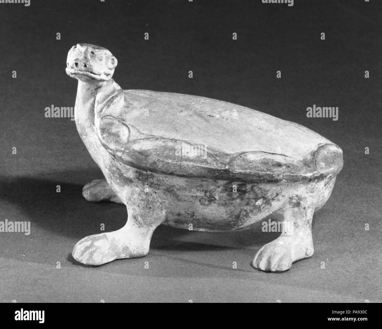 Tortue. Culture : la Chine. Dimensions : Gr. H. 2 7/8 in. (7,3 cm) ; Gr. W. 3 in. (7,6 cm) ; Gr. L. 4 5/8 po. (11,7 cm). Musée : Metropolitan Museum of Art, New York, USA. Banque D'Images