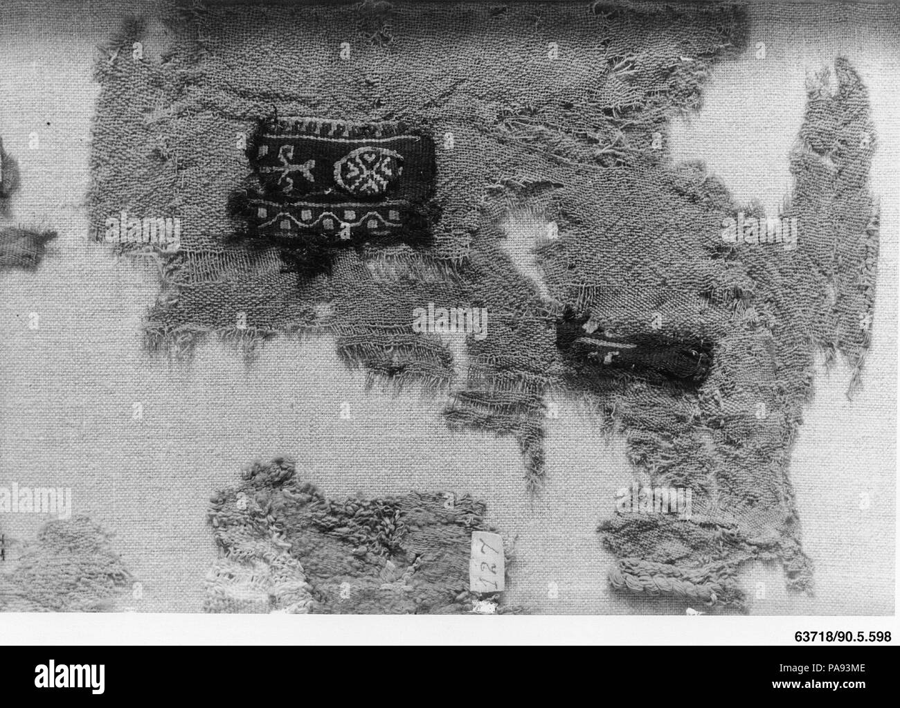 Fragment. Dimensions : 10 1/8 in. high 7 11/16 po (25,7 cm de haut 19,5 cm de large). Date : 4ème siècle. Musée : Metropolitan Museum of Art, New York, USA. Banque D'Images Fragment. Dimensions : 10 1/8 in. high 7 11/16 po (25,7 cm de haut 19,5 cm de large). Date : 4ème siècle. Musée : Metropolitan Museum of Art, New York, USA. Banque D'Images