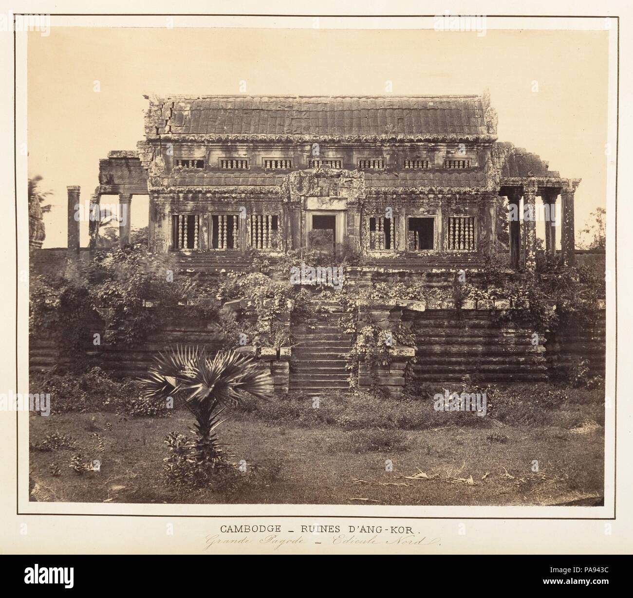 Grande Pagode - Edicule Nord. Artiste : Emile Gsell (Français, Sainte-Marie-aux-Mines 1838-1879 Vietnam). Dimensions : 25,6 x 30,9 cm (10 1/16 x 12 3/16 po.). Date : 1866. Musée : Metropolitan Museum of Art, New York, USA. Banque D'Images