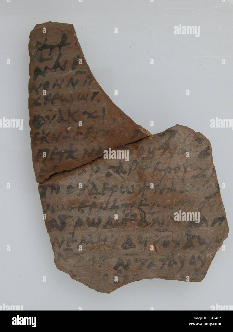 Ostrakon. Culture : le copte. Dimensions : 5 1/16 x 3 1/4 in. (12,8 x 8,2 cm). Date : 600. Musée : Metropolitan Museum of Art, New York, USA. Banque D'Images