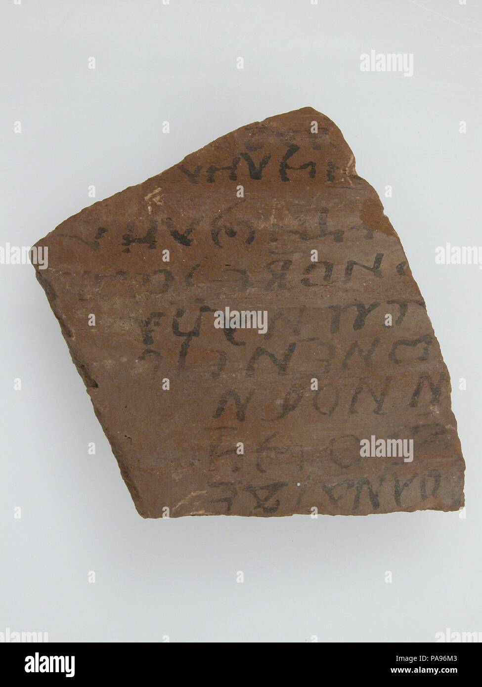 Ostrakon. Culture : le copte. Dimensions : 2 5/8 x 2 3/4 in. (6,6 x 7 cm). Date : 7ème siècle. Musée : Metropolitan Museum of Art, New York, USA. Banque D'Images