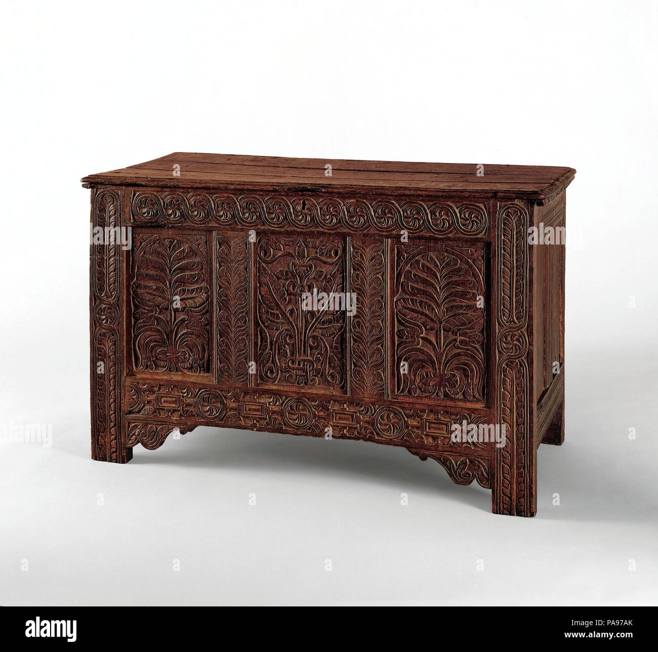 Poitrine. Culture : L'Américain. Dimensions : 29 3/4 x 49 1/8 x 21 3/8 in.  (75,6 x 124,8 x 54,3 cm). Bouilloire : Peut-être William Searle (décédé  1667) ; Thomas Dennis (1638-1706).