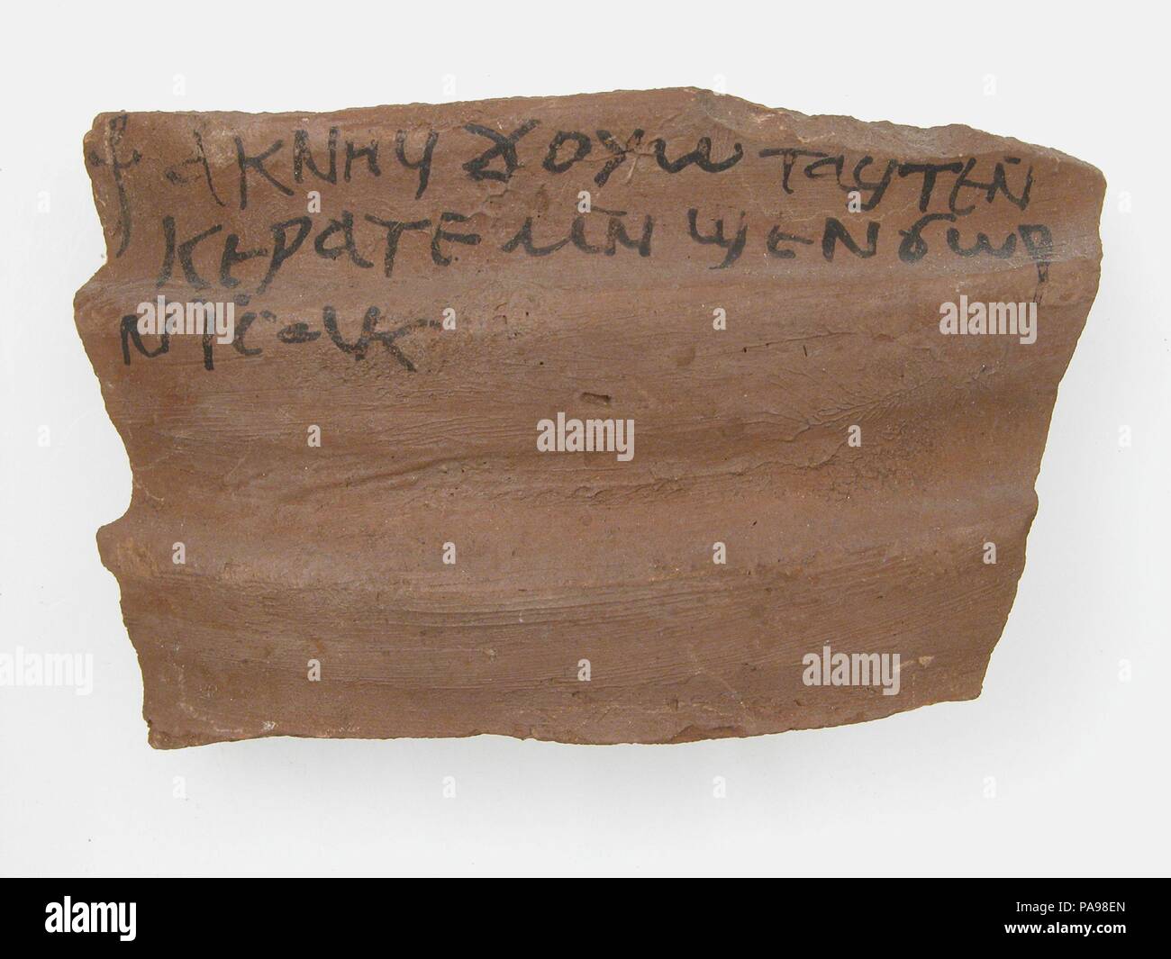 Ostrakon. Culture : le copte. Dimensions : 4 5/8 x 2 5/16 in. (10,9 x 6,7 cm). Date : 7ème siècle. Musée : Metropolitan Museum of Art, New York, USA. Banque D'Images