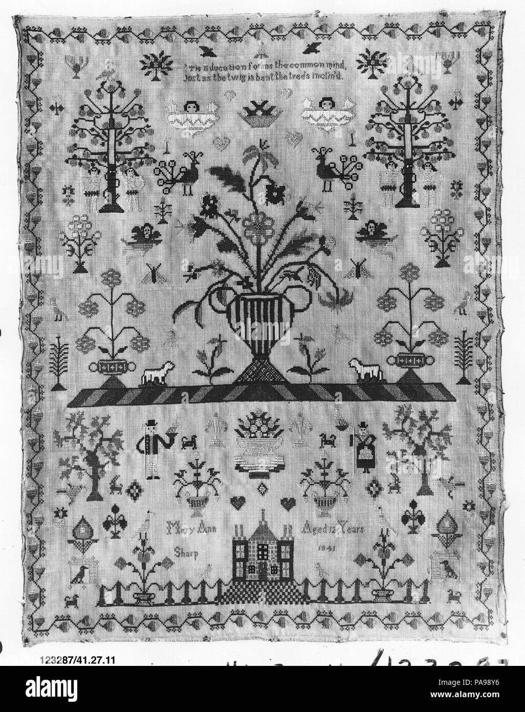 Échantillonneur. Culture : British. Dimensions : H. 16 1/2 x 12 W. 3/4 po (41,9 x 32,4 cm). Date : 1841. Musée : Metropolitan Museum of Art, New York, USA. Banque D'Images