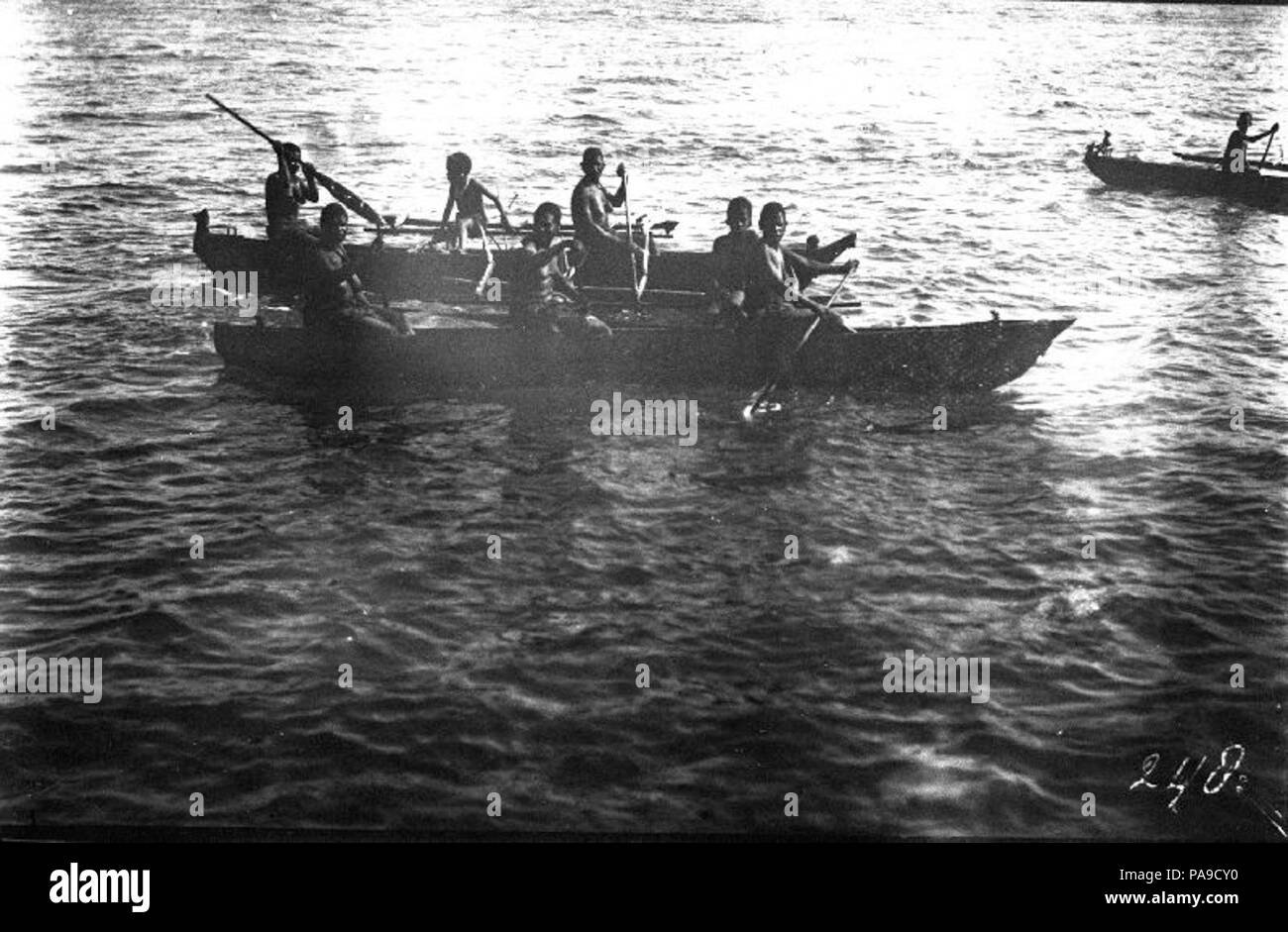 Dans prauwen La Papouasie 191 op een rivier op Nieuw Guinea, Wichmann expedi... - Collectie stichting Nationaal Museum van Wereldculturen - TM-60012057 Banque D'Images